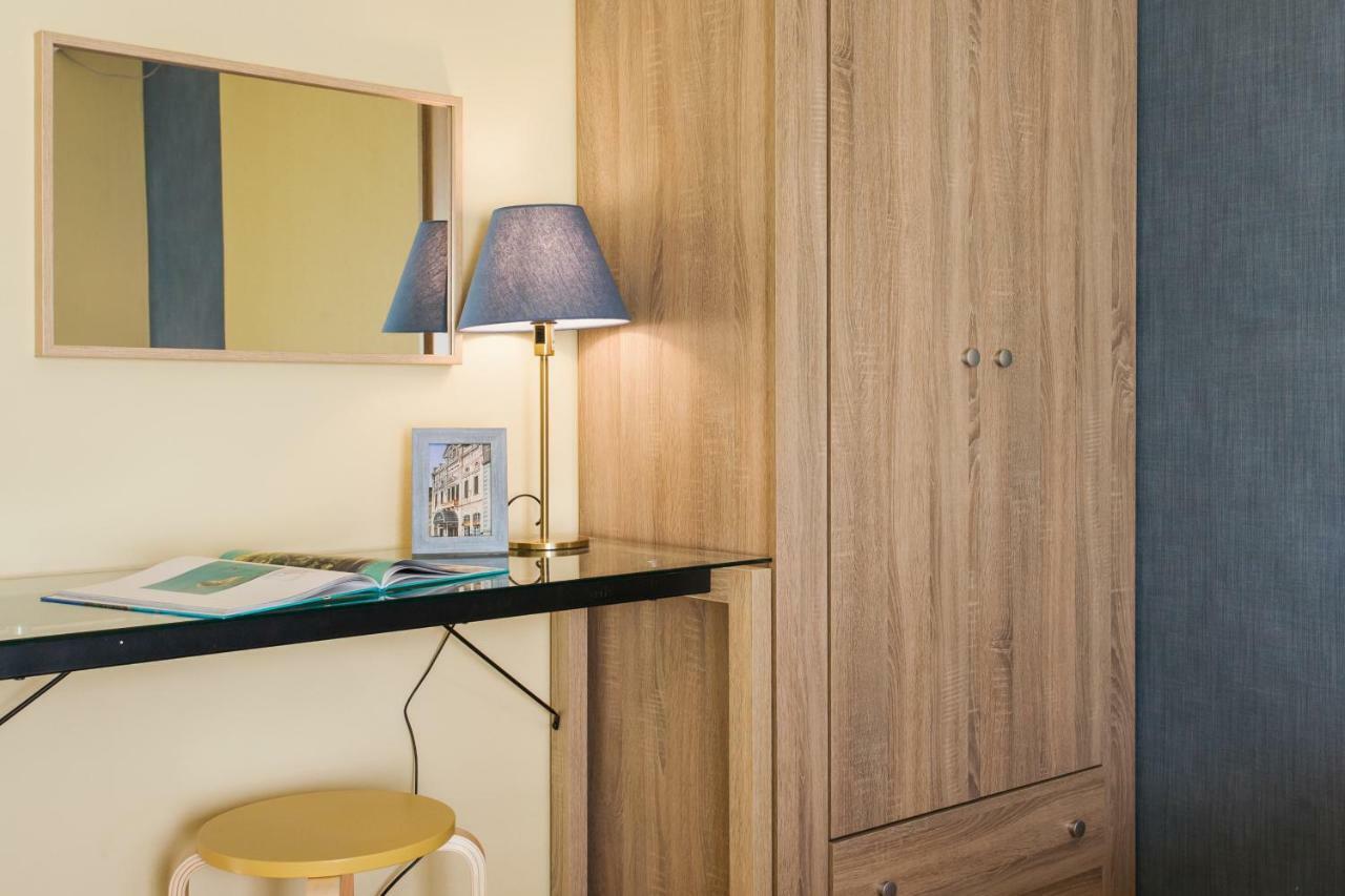 Private Central View Rooms In Apartment Near To Acropolis Metro Station Athene Buitenkant foto