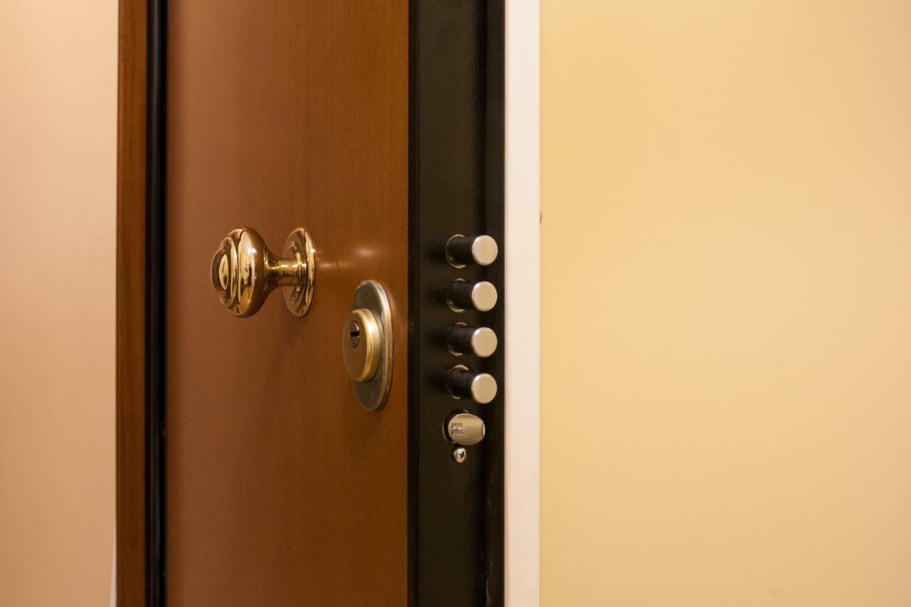 Private Central View Rooms In Apartment Near To Acropolis Metro Station Athene Buitenkant foto